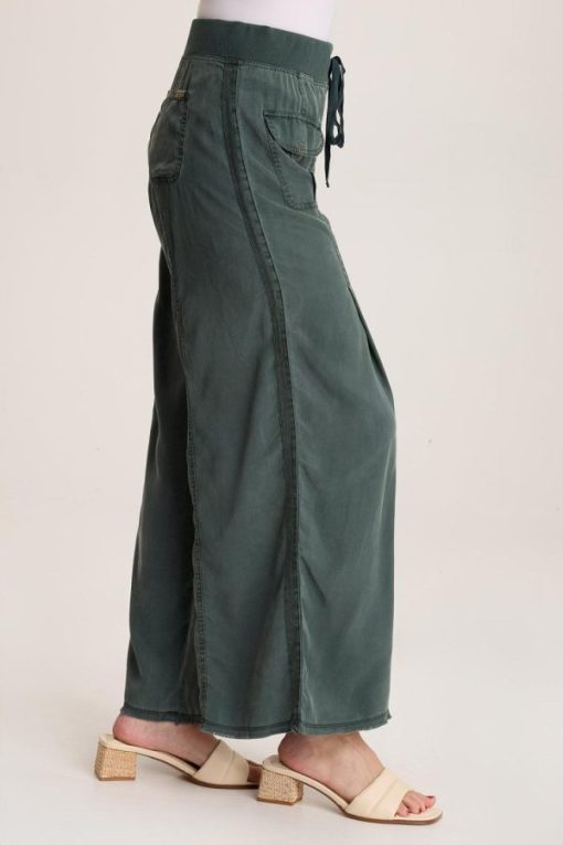 Therosequarter.shop0ca0d4486e 2