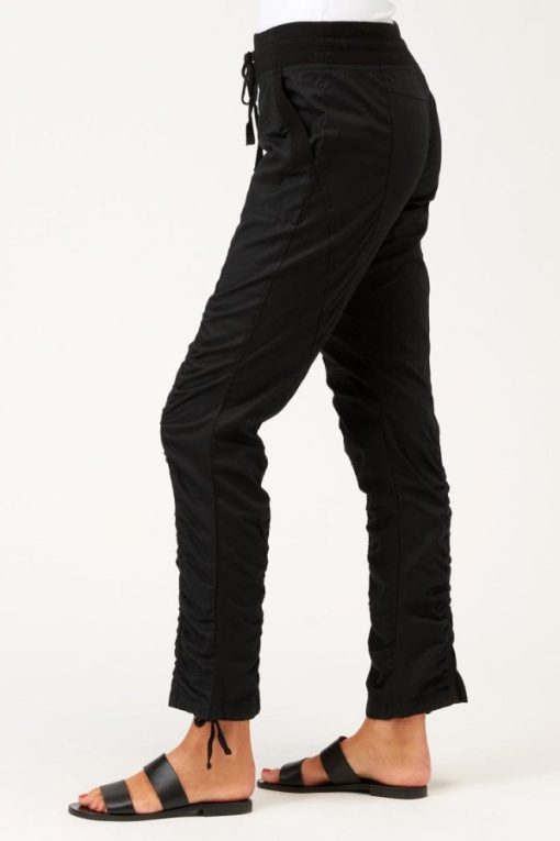 Therosequarter.shop524d60f2a3 2