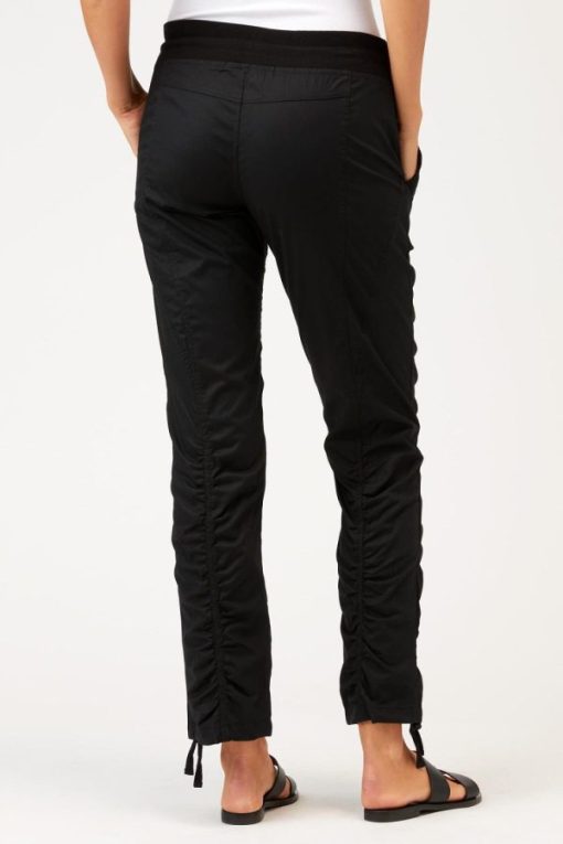 Therosequarter.shop524d60f2a3 3